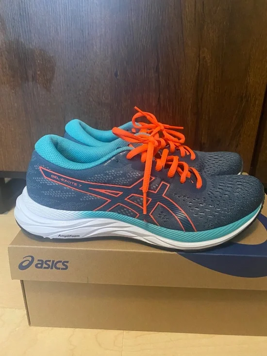 ASICS Running Shoes - Picture 5 of 7